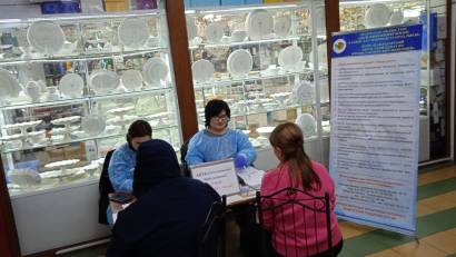 Сауда үйіне келушілер өздерінің АИТВ мәртебесін біліп, кеңес алды