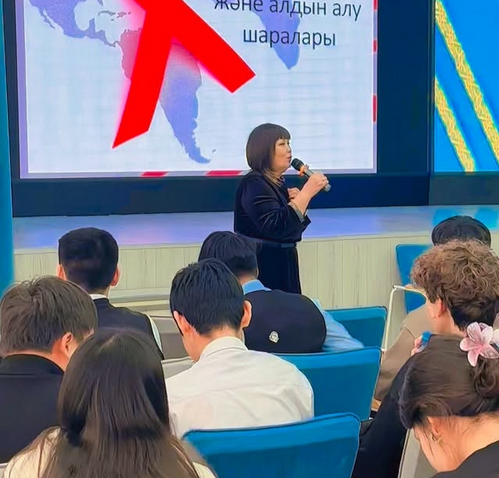 В Павлодарской области продолжается работа с молодежью по профилактике ВИЧ-инфекции